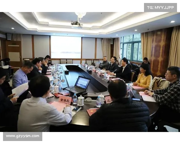 如何在会议中通过有效提问和质疑促进深入讨论与决策优化